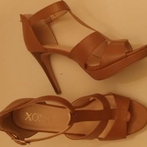 XOXO Women's Tan Sandal